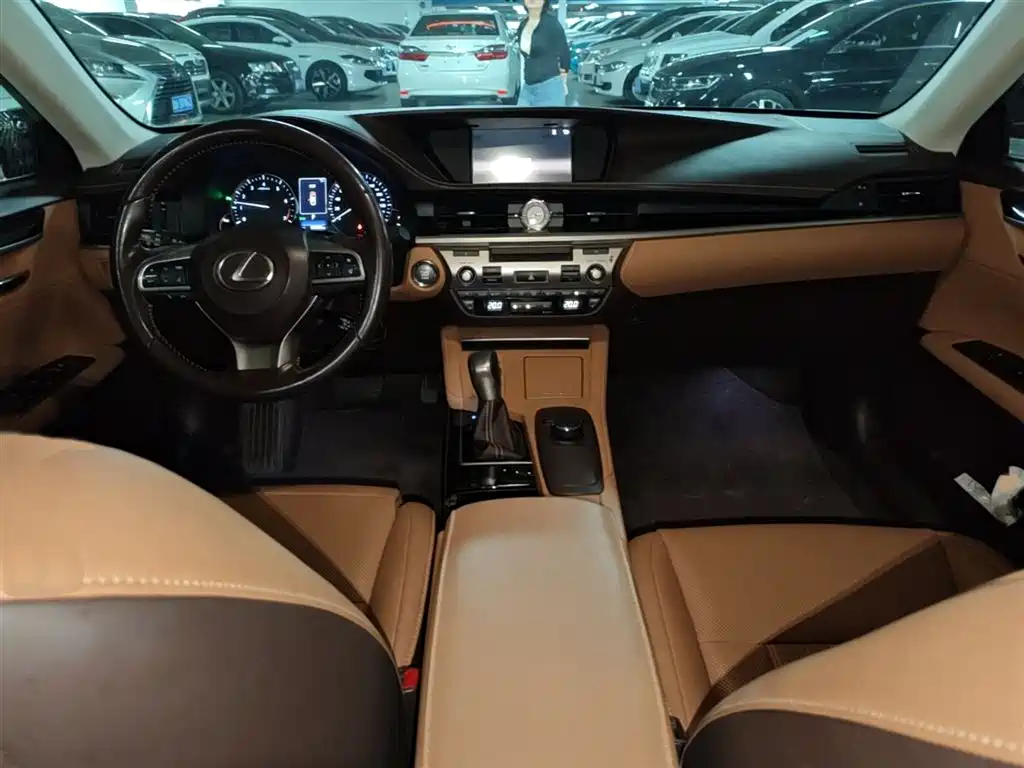 Lexus ES 2015 200 Elite Edition фото 13