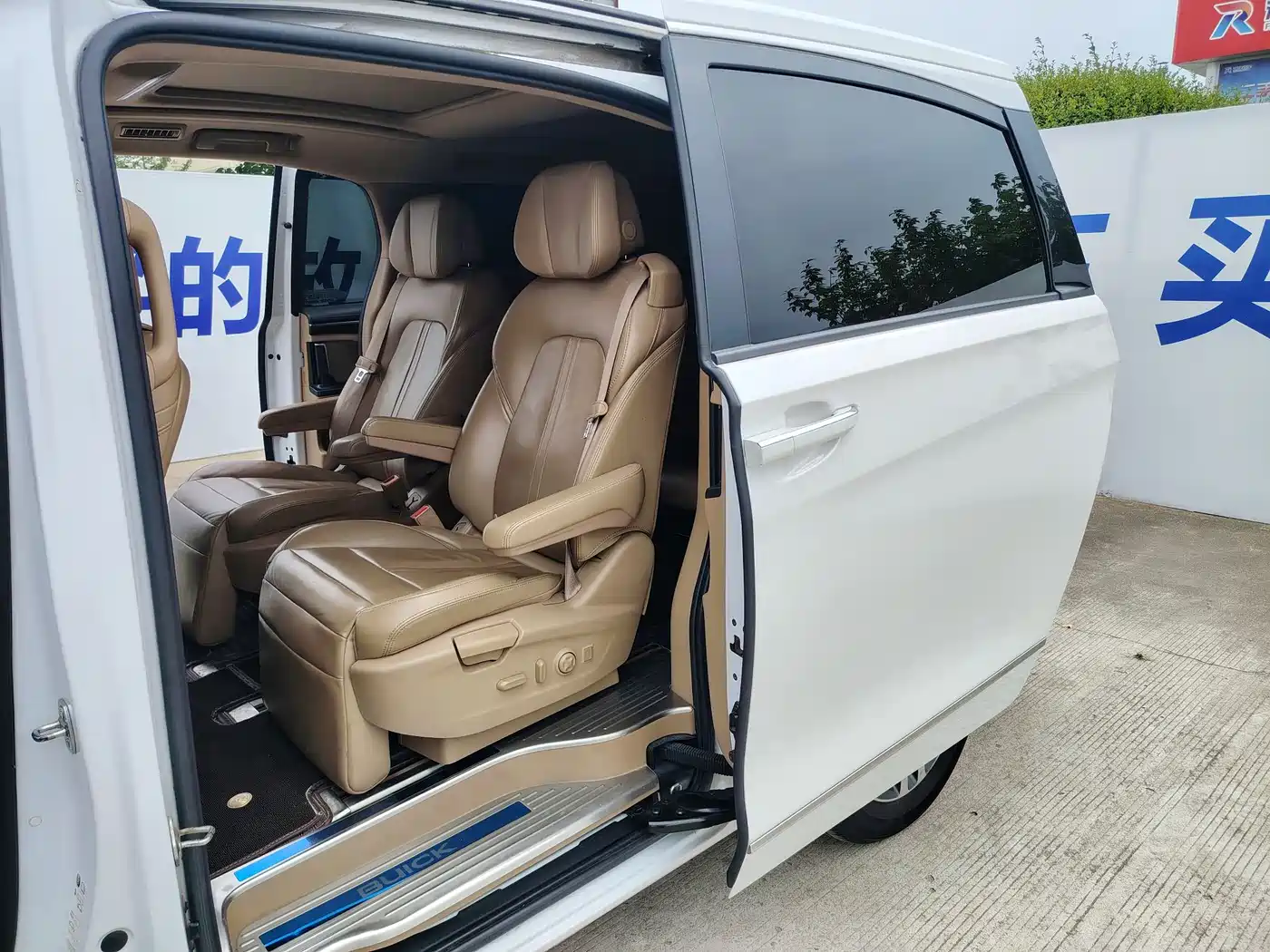 Buick GL8 2017 ES 28T Flagship China V фото 5