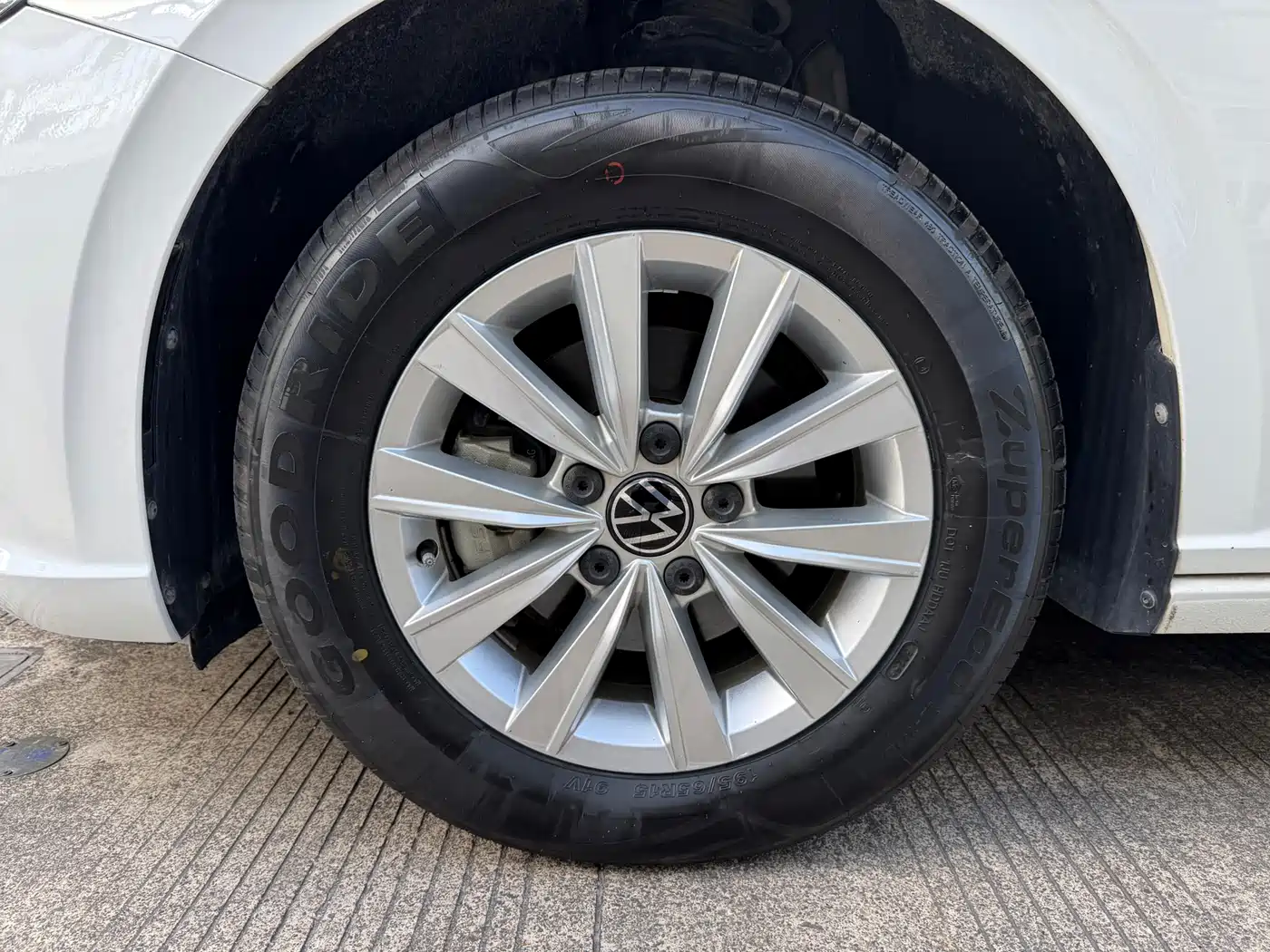 Volkswagen Lavida 2024 Model 1.5L Automatic Full Comfort Edition фото 6