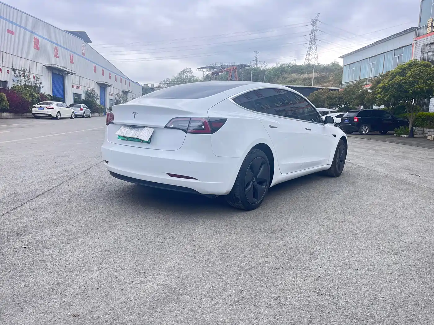 TESLA MODEL 3