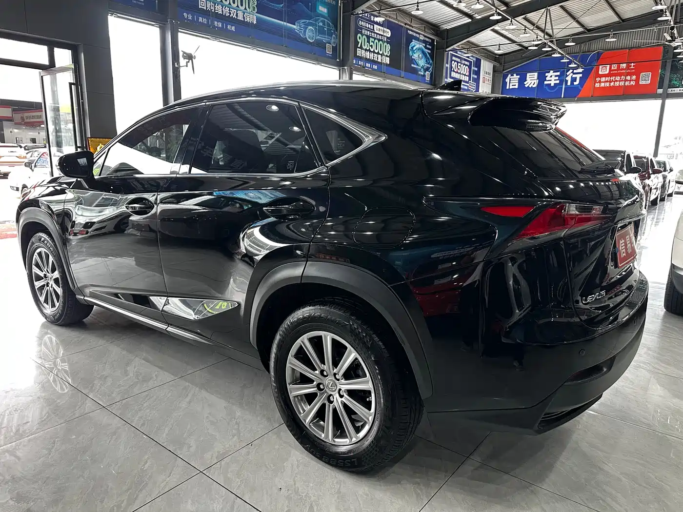 Lexus NX 2016 200 AWD F Sport фото 16