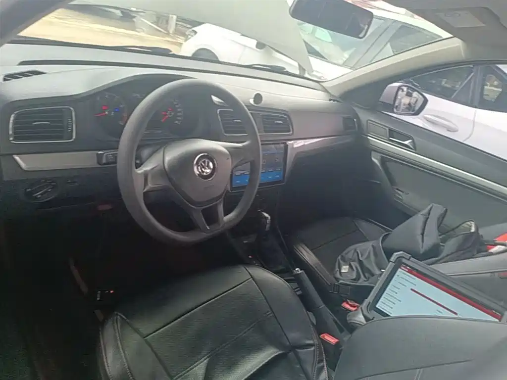 Volkswagen Lavida Tour 2017 1.6L Automatic Trend Edition фото 10