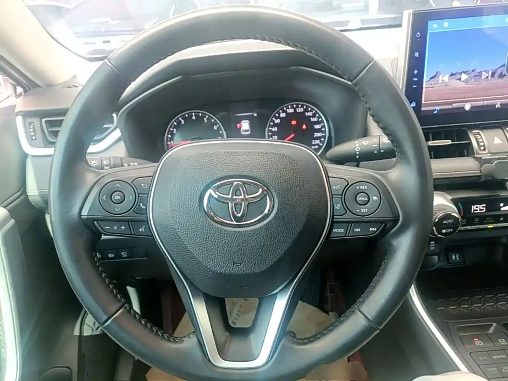 Photo 11 - Toyota Wildlander