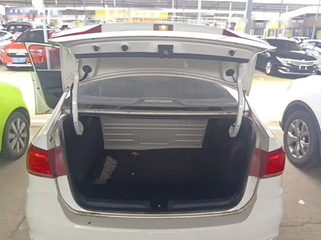 Volkswagen Santana 2016 1.6L Automatic Trend Edition фото 19