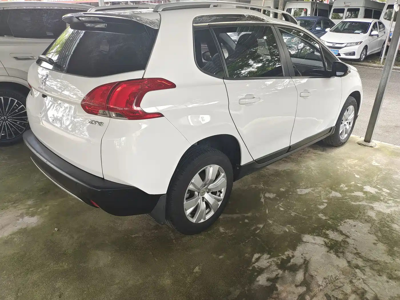 Peugeot 2008 2014 1.6L Automatic Fashion Edition фото 9