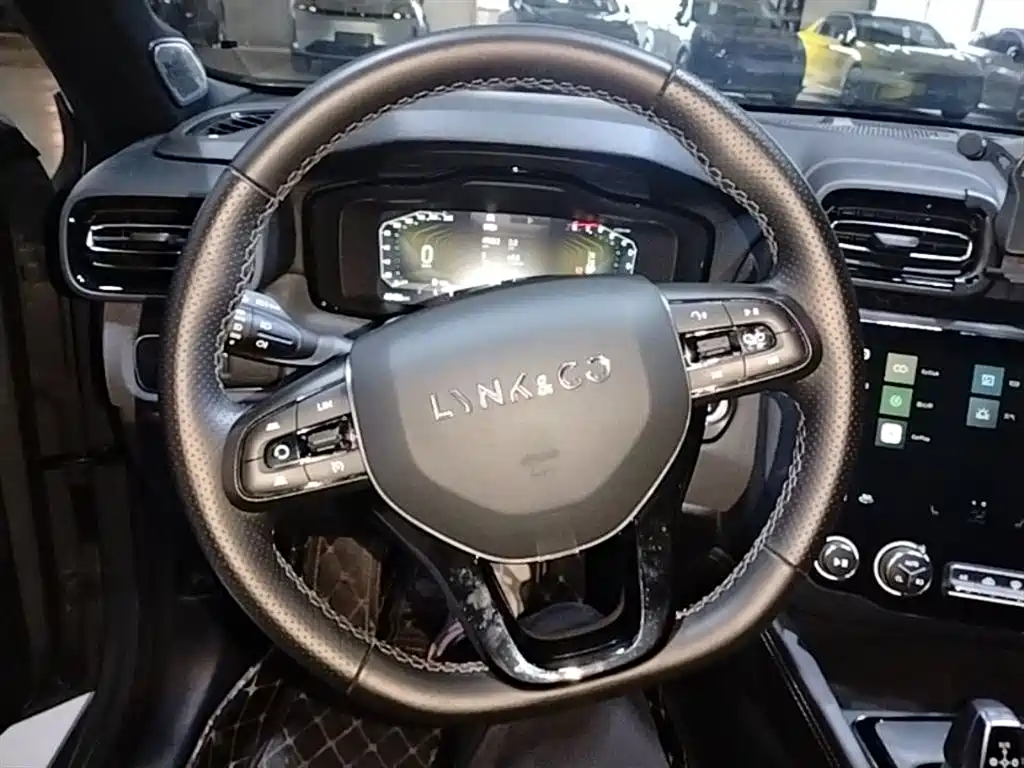 Lynk & Co 02 2021 1.5TD DCT 2WD Power Champion Edition фото 11