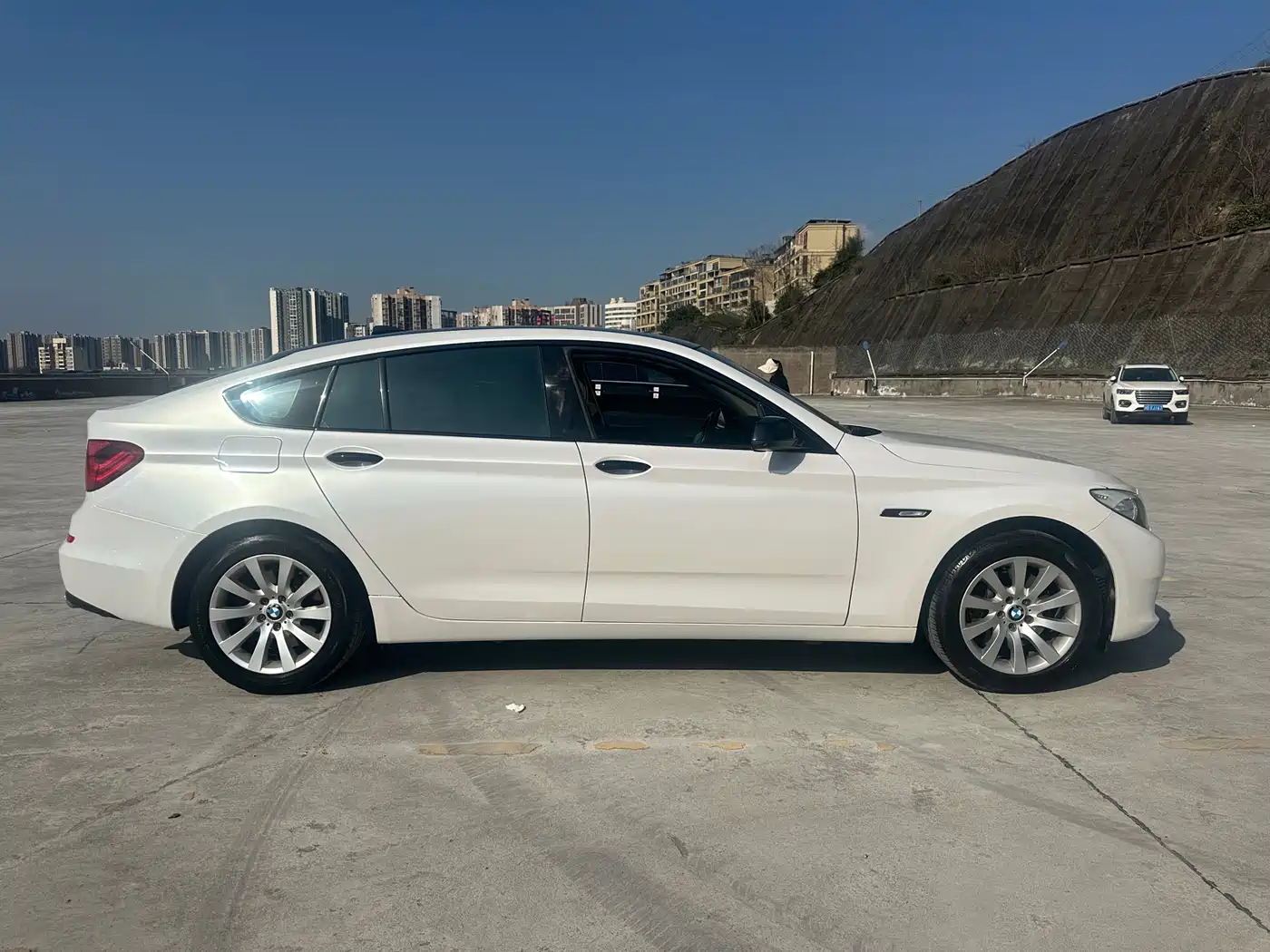 BMW 5 Series GT 2011 535i Elegance фото 4