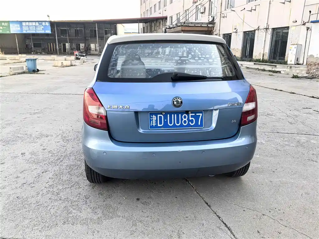 Škoda Fabia 2011 1.4L Automatic Crystal Elegance Edition фото 5