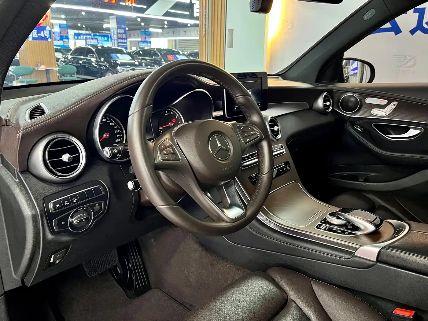 Mercedes-Benz GLC 2017 GLC 300 4MATIC Dynamic фото 10