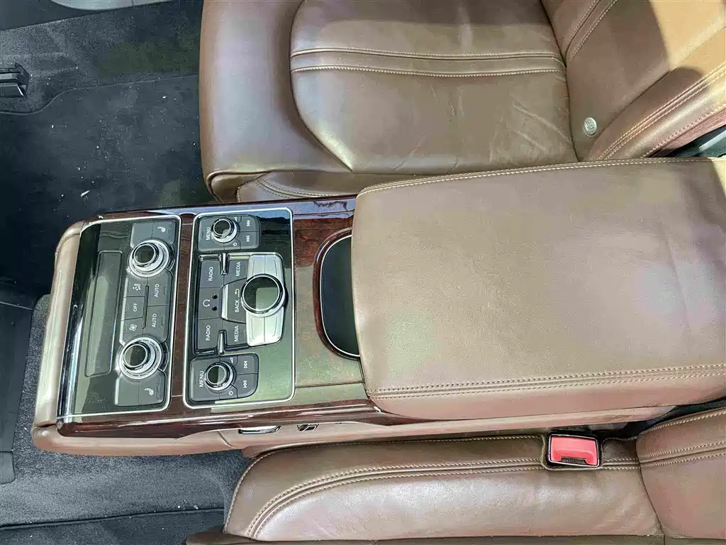 Photo 7 - Audi A8