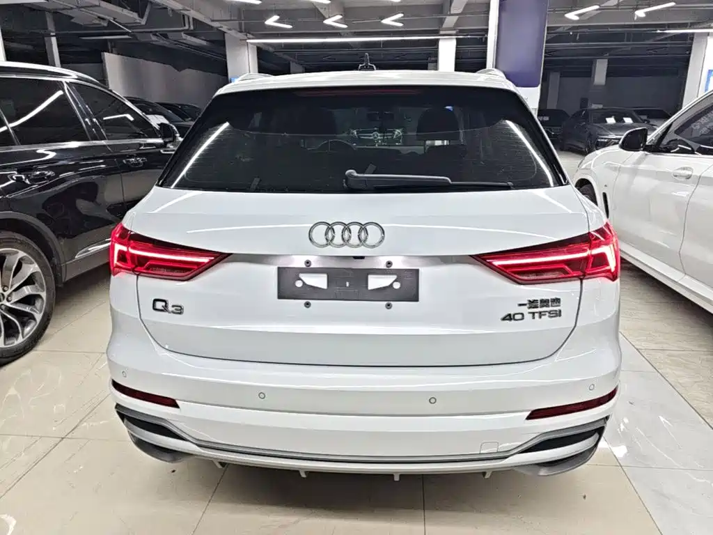 AUDI Q3