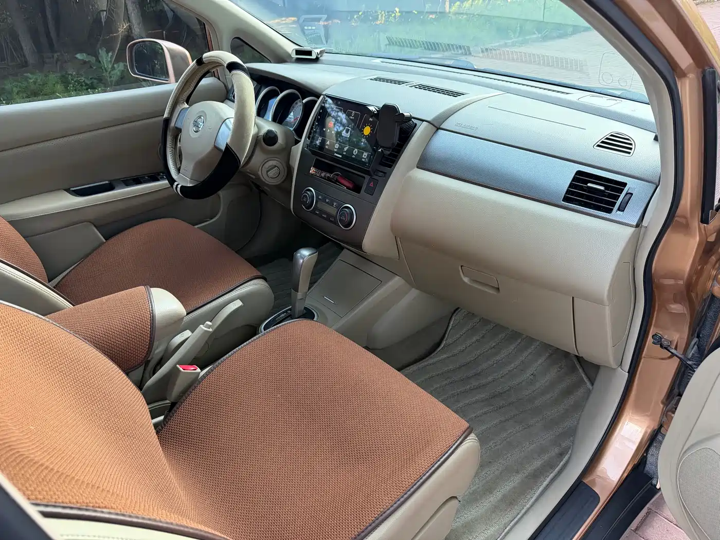 Photo 11 - Nissan Tiida