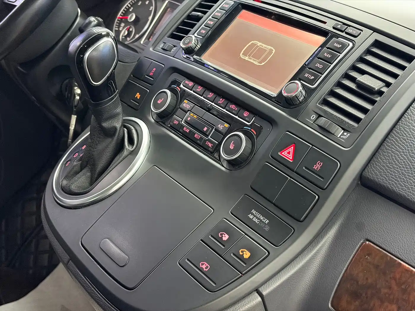 Volkswagen Multivan 2012 2012 2.0TSI 2WD Luxury Edition