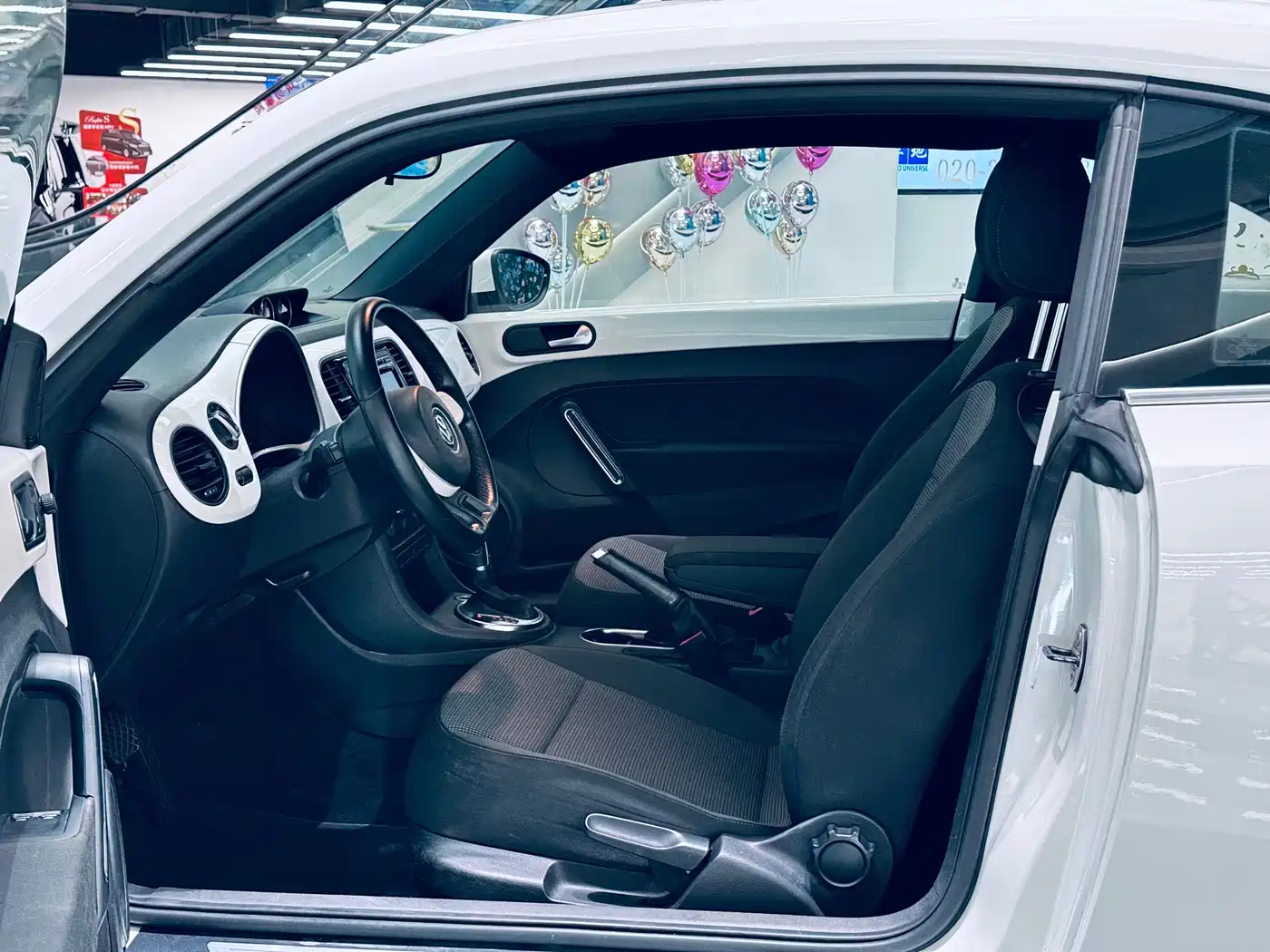 Volkswagen Beetle 2014 1.4TSI Fashion Edition фото 18