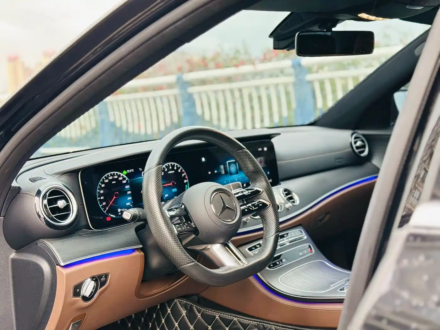 Mercedes-Benz E-Class New Energy 2022 E 350 e L Plug-in Hybrid Sports Sedan фото 3