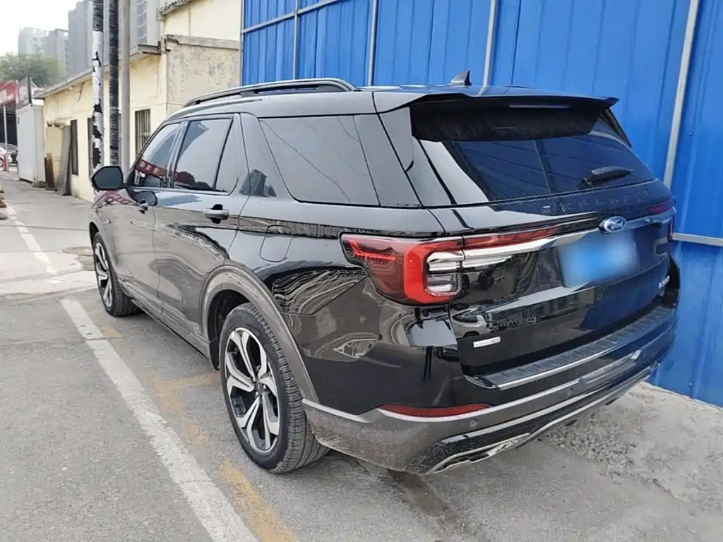 Photo 5 - Ford Explorer