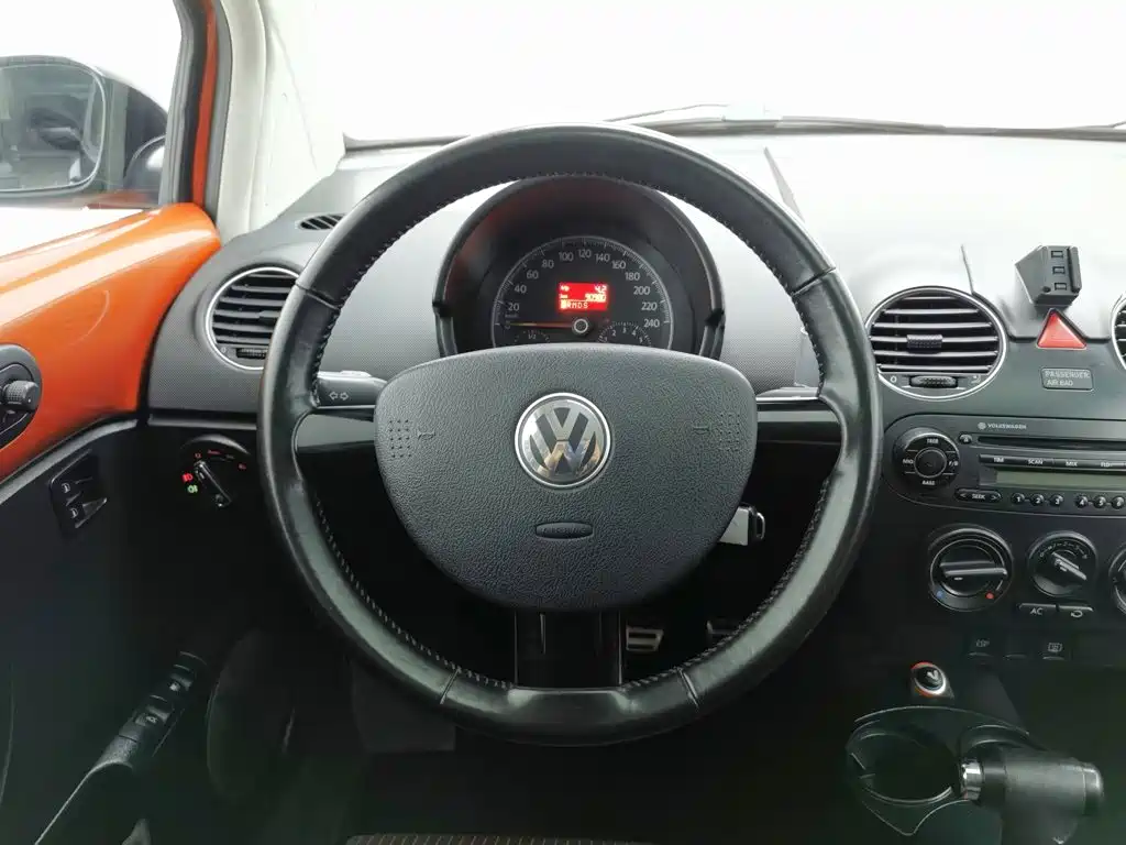 Volkswagen Beetle 2010 2010 Model 2.0 BlackOrange Comfort Edition