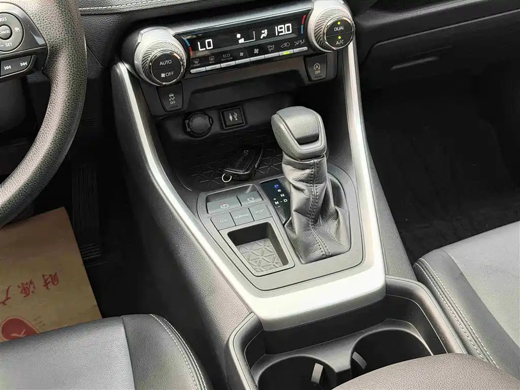 Toyota Wildlander 2020 2.0L CVT 2WD Luxury Edition фото 12