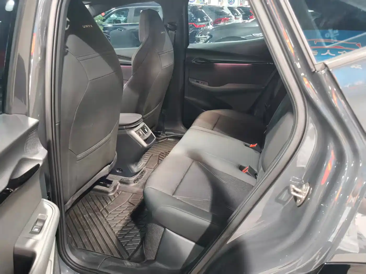 2025 Volkswagen Unique 06