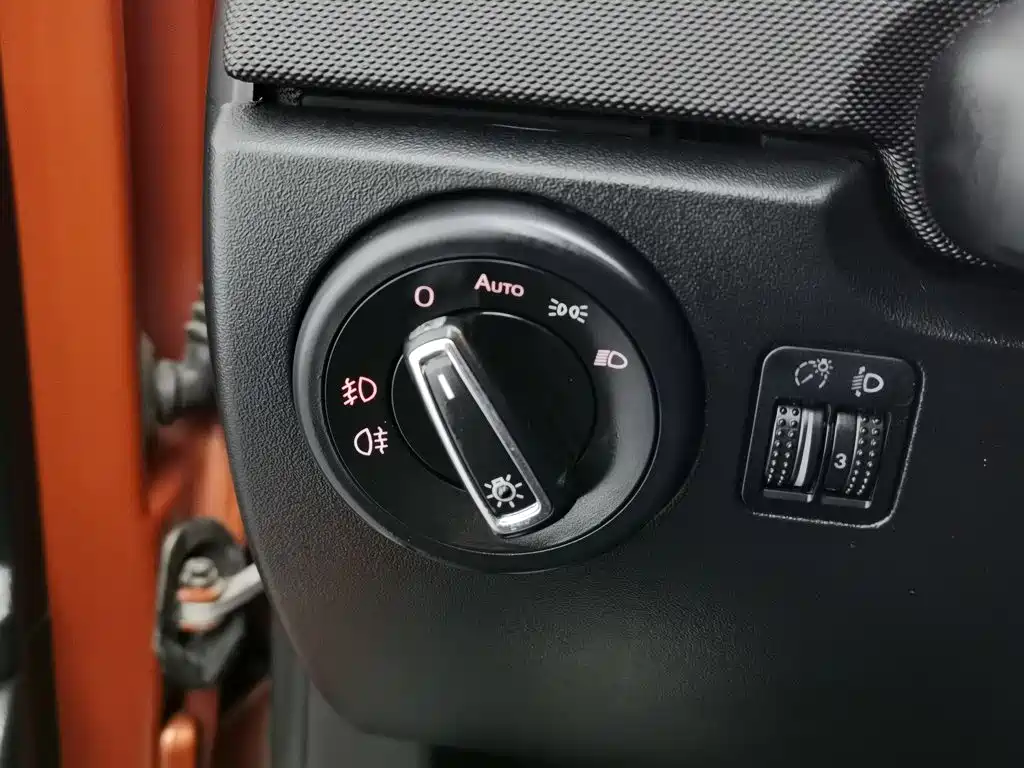 Volkswagen Beetle 2010 2010 Model 2.0 BlackOrange Comfort Edition
