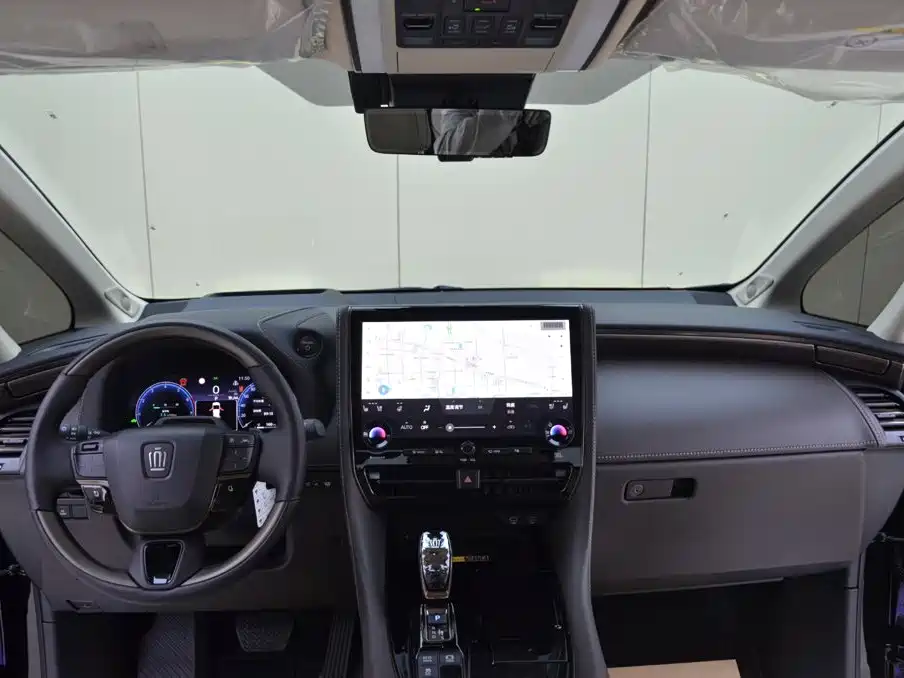 Фото 15 - Toyota Vellfire