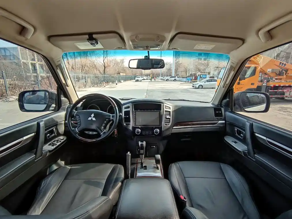 Mitsubishi Pajero (Import) 2020 Collector's Edition 3.0L Auto Premium Off-road фото 9