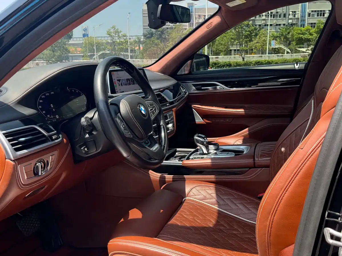 BMW 7 Series 2019 740Li xDrive Executive M Sport Package фото 6