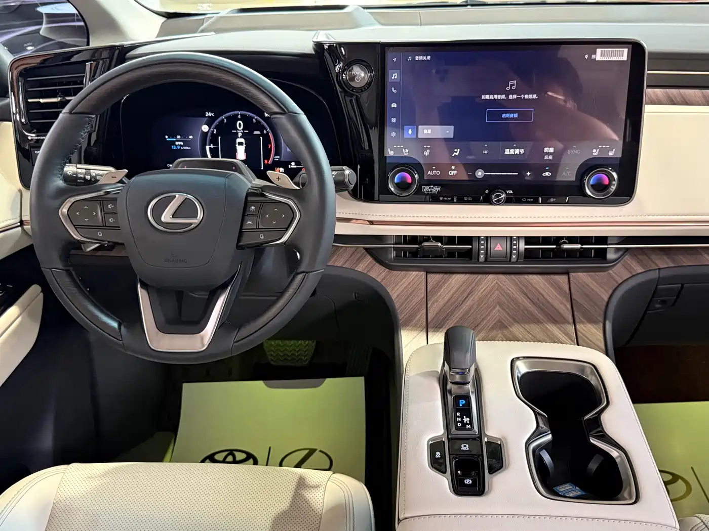 Lexus LM 2025 2023 500h 6-Seater Prestige Edition