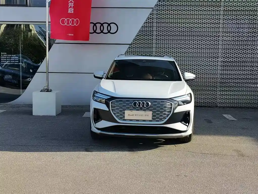 AUDI Q4 E TRON