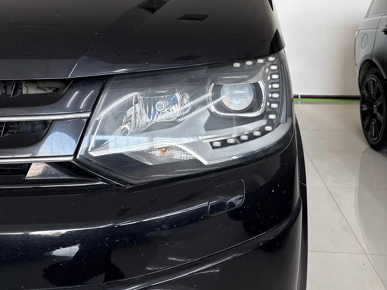 Volkswagen Multivan 2012 2.0TSI 2WD Luxury Edition фото 10