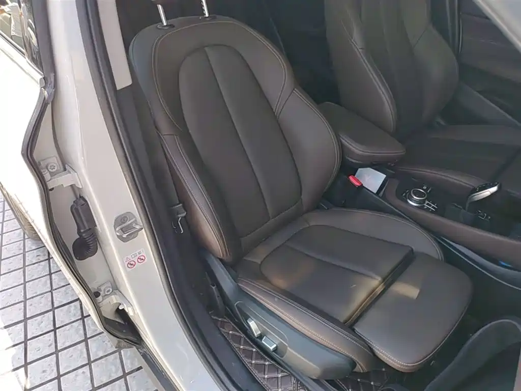 BMW X1 2022 sDrive25Li Leading фото 25