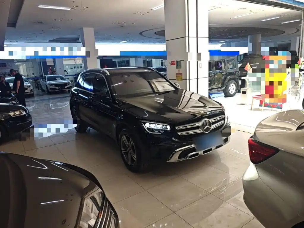MERCEDES-BENZ GLC