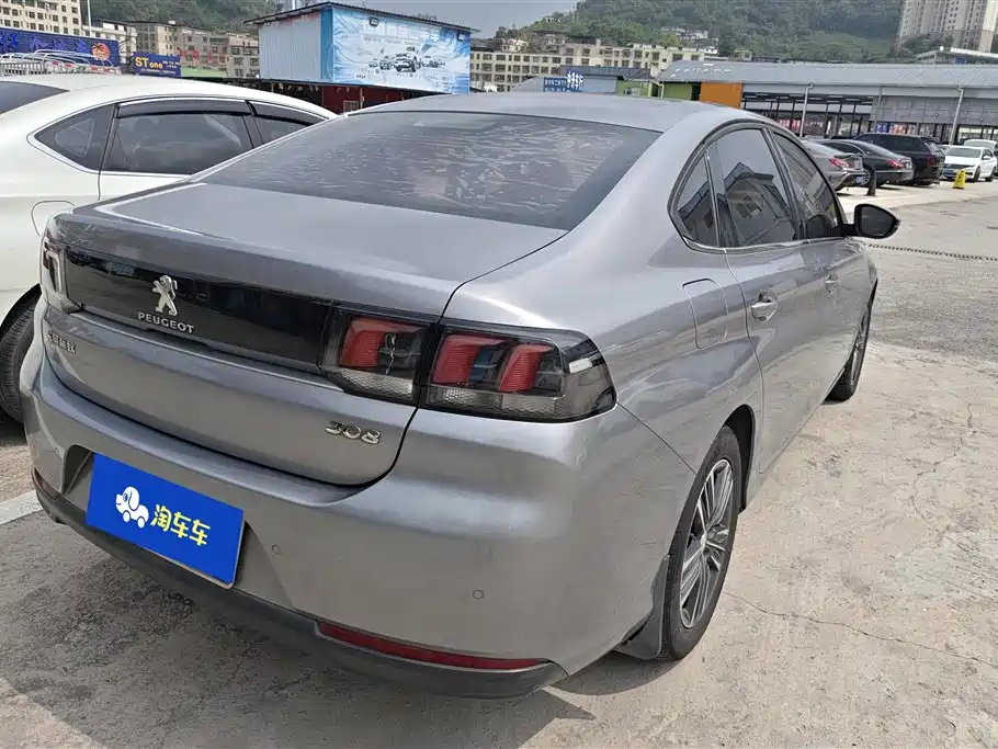 Peugeot 308 2018 1.6L Auto Luxury Edition фото 3