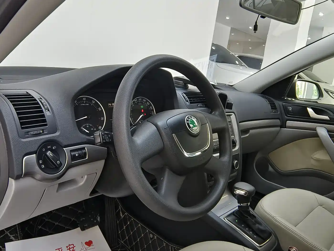 Škoda Octavia 2012 1.6L Automatic Yijie Edition фото 14