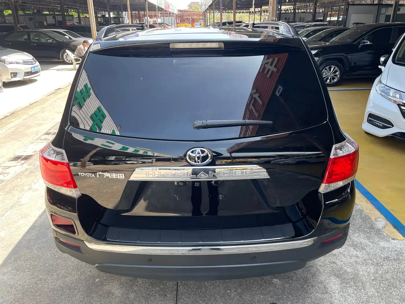 Toyota Highlander 2012 2.7L 2WD 5-seater Sport Edition фото 2