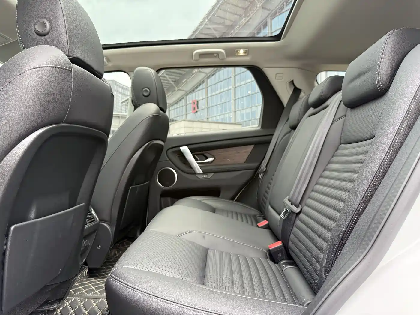 LAND ROVER DISCOVER SPORTS