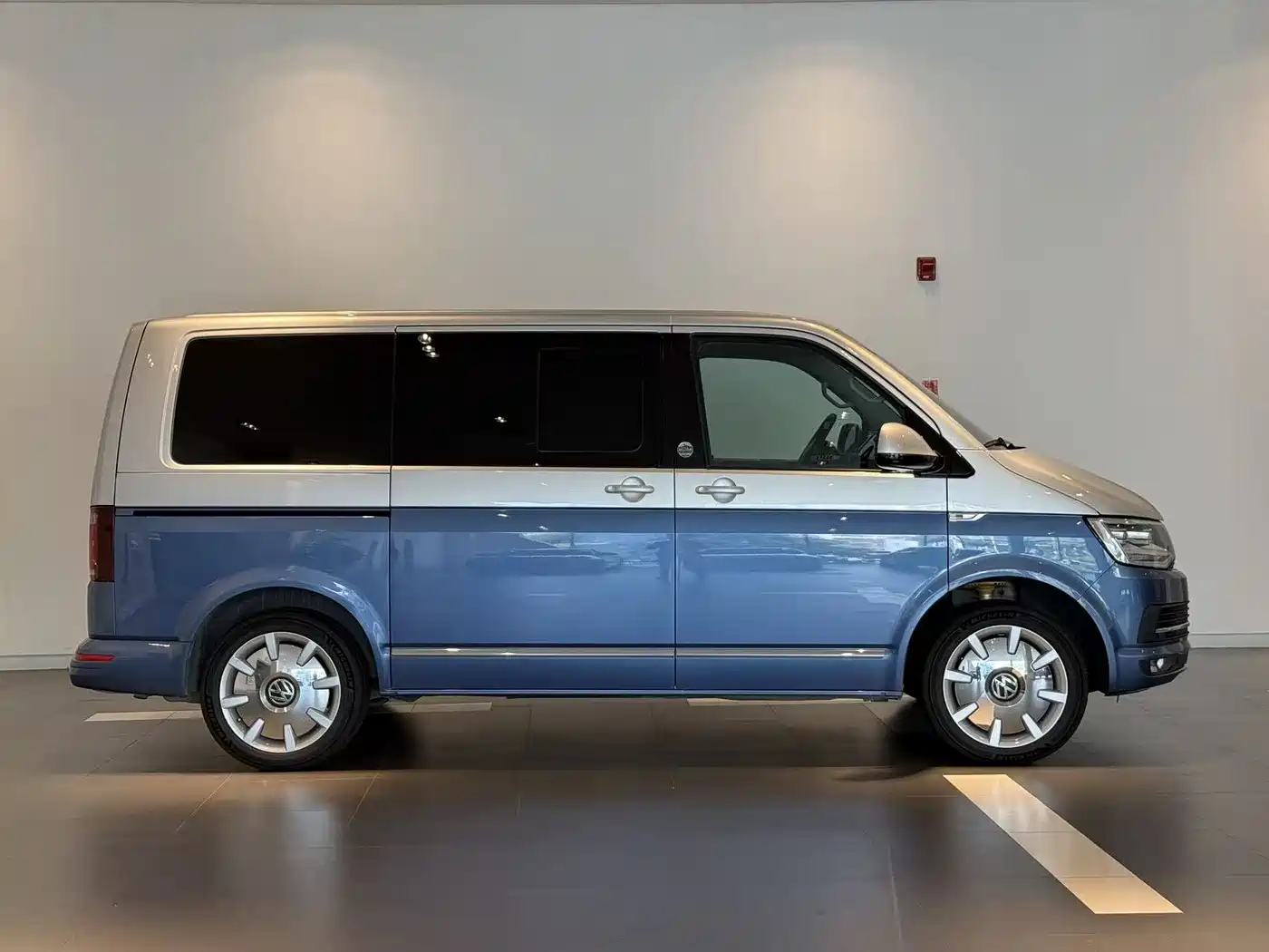 Volkswagen Multivan 2018 2.0TSI 4WD Leisure Edition 7-Seater фото 2