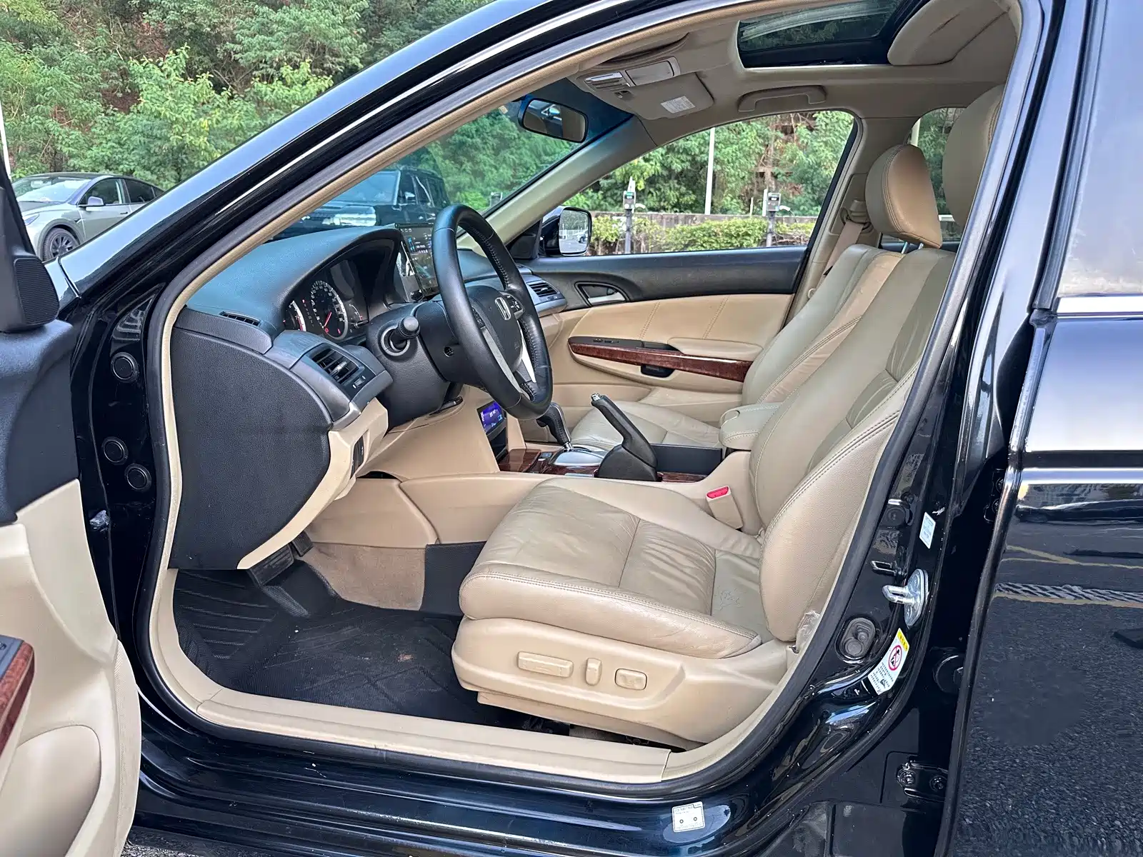 Photo 5 - Honda Accord