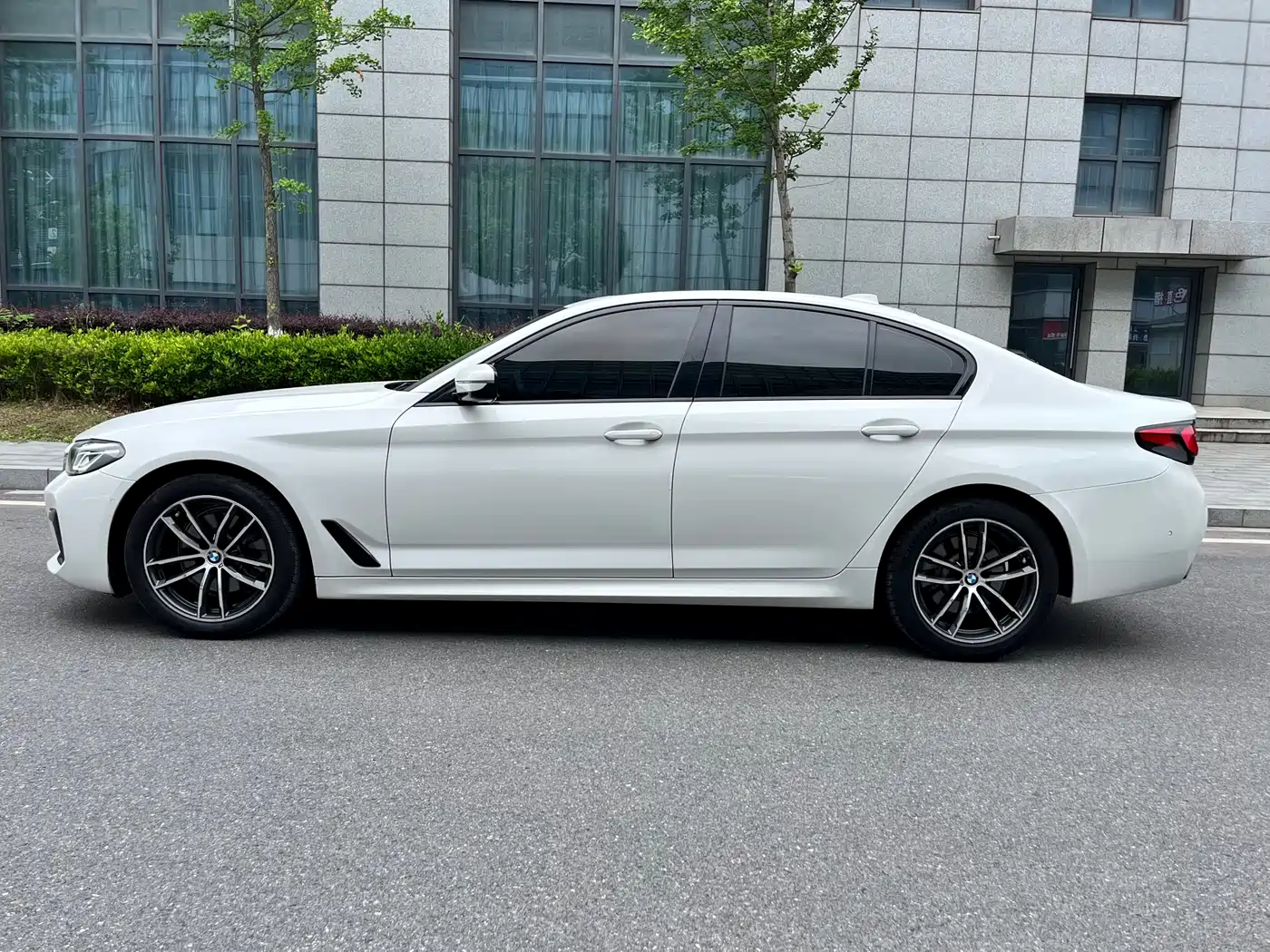 BMW 5 Series (Import) 2021 525i M Sport Package фото 3