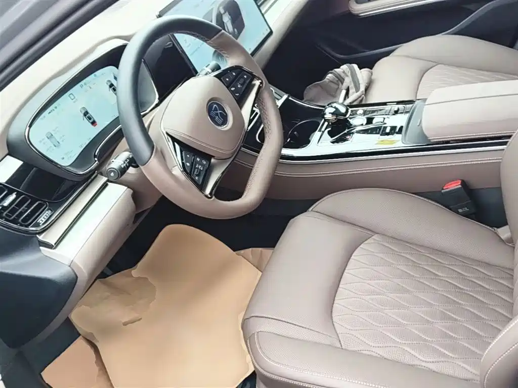 BYD Han 2025 DM-i Smart Driving Edition 125KM Honor фото 15