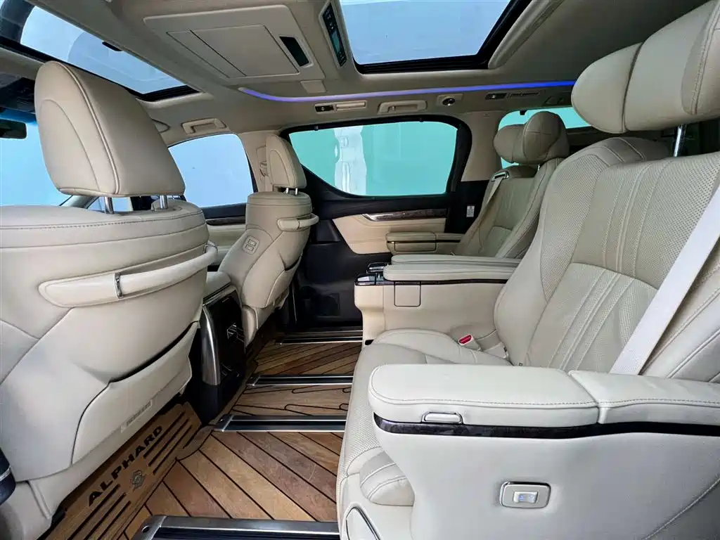 Toyota Alphard 2021 Hybrid 2.5L Premium 24