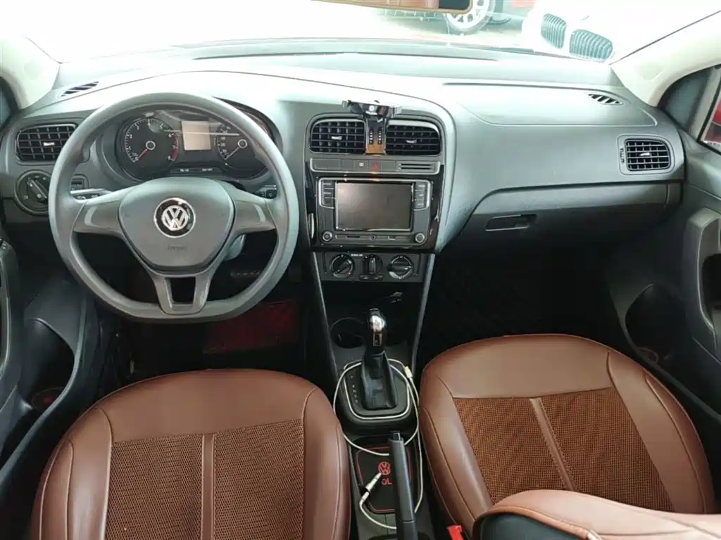 Volkswagen Polo 2016 1.4L Automatic Trend фото 10