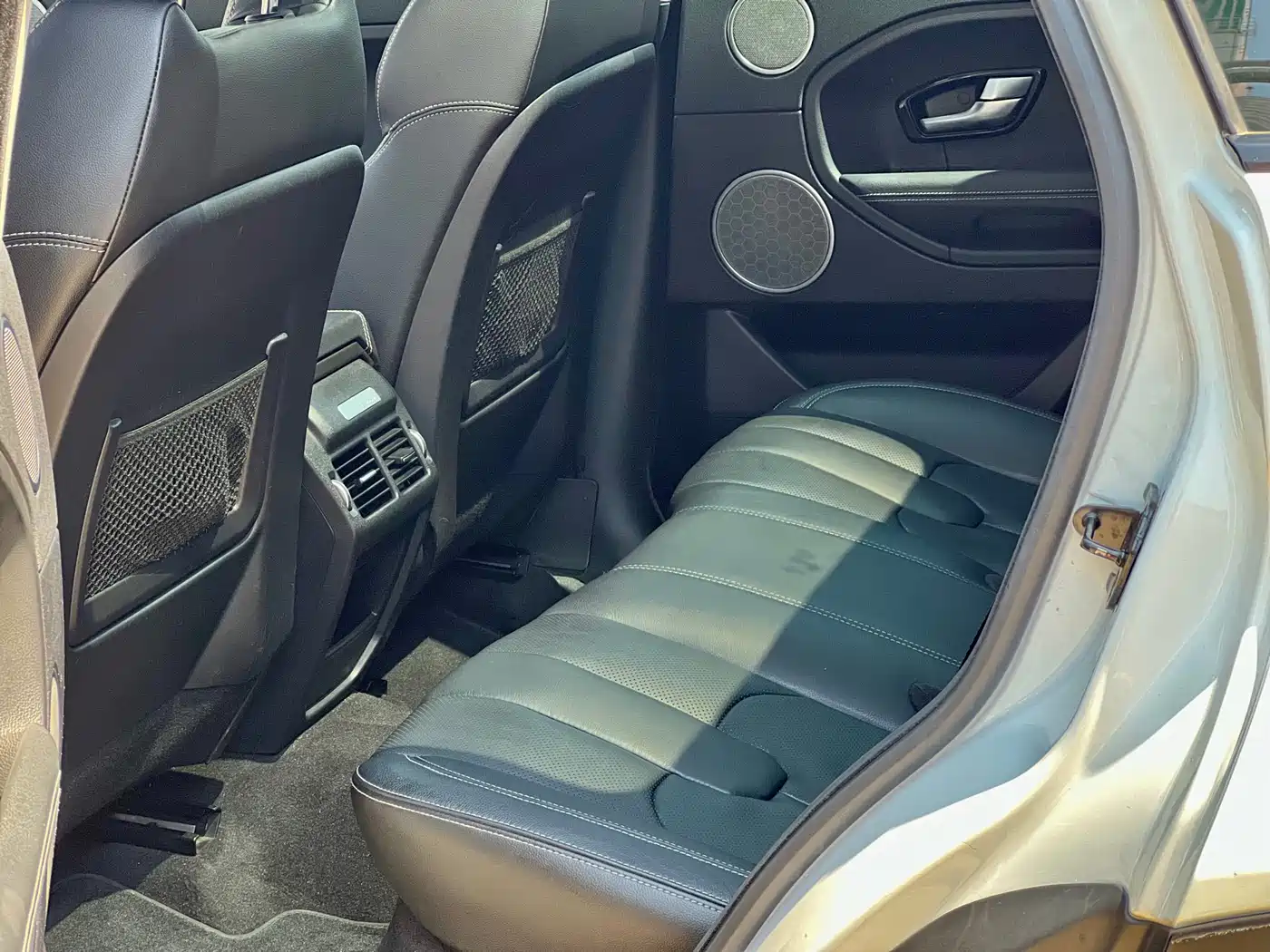 Land Rover Range Rover Evoque 2015 2.0T 5-Door Dynamic Edition фото 15