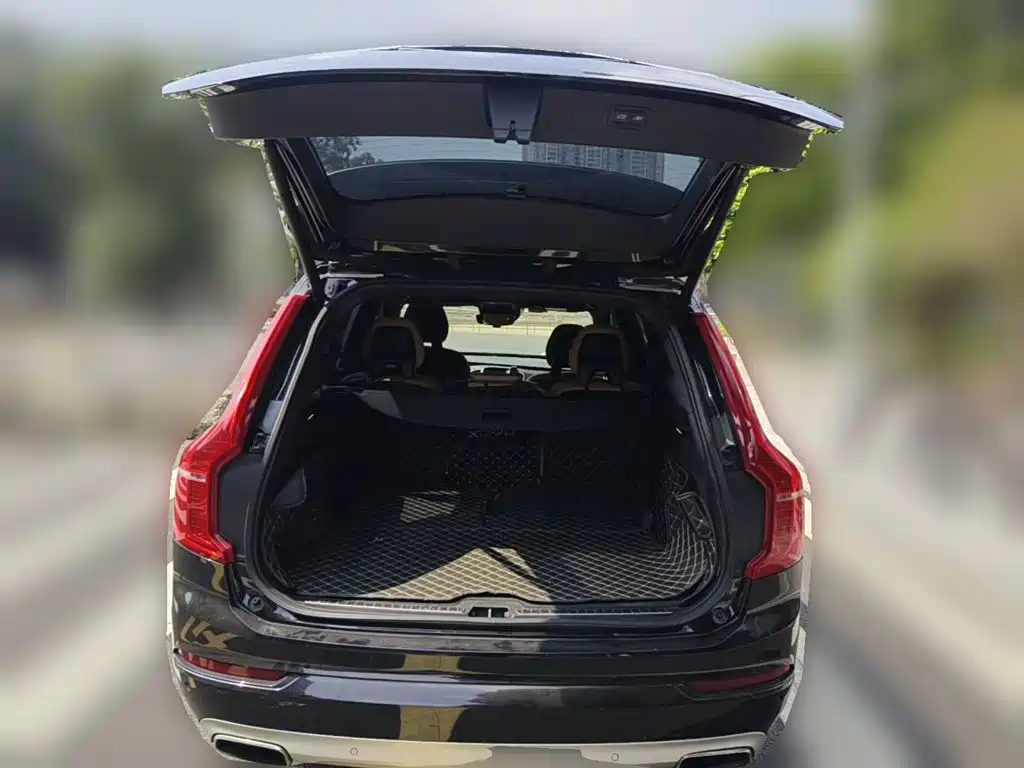 Photo 5 - Volvo XC90