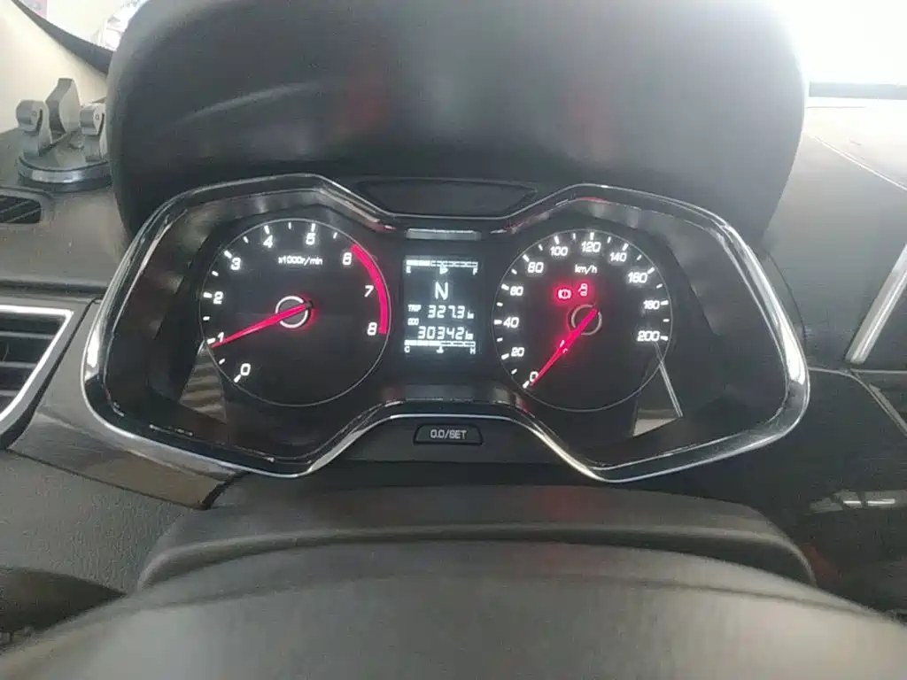 Baojun 310 2018 2017 1.5L Auto Luxury