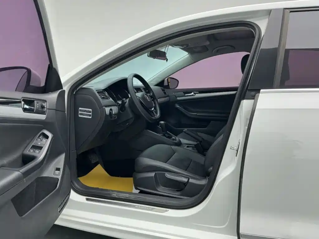 Volkswagen Sagitar 2015 230TSI Automatic Comfort фото 7