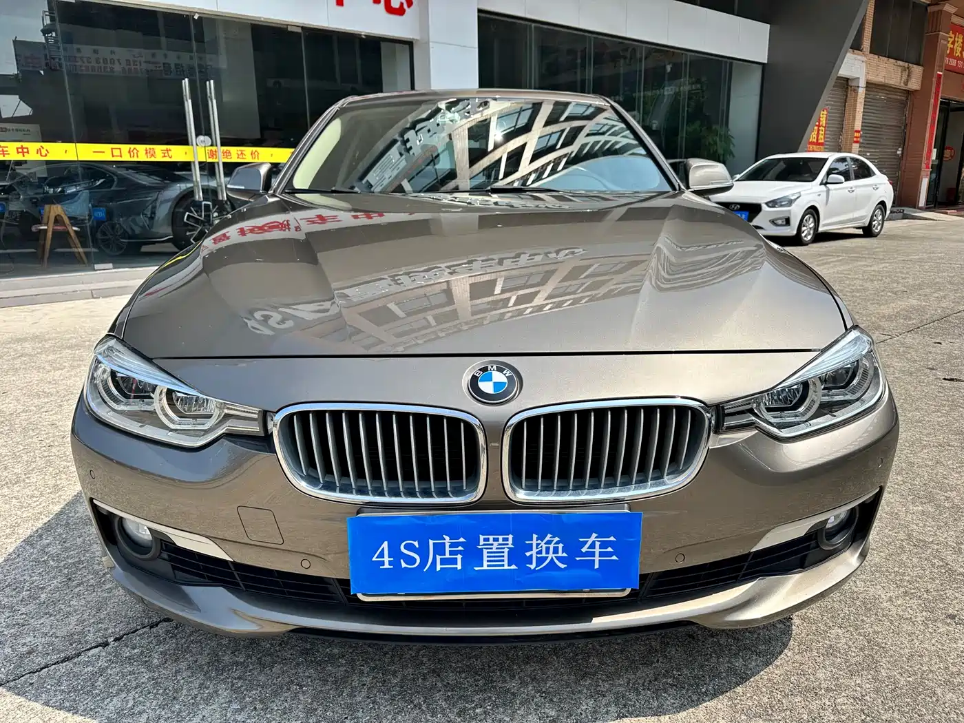 BMW 3 Series 2018 318Li фото 2