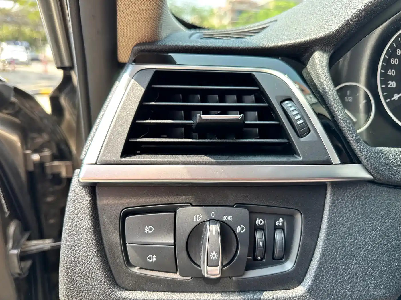 BMW 3 Series 2018 318Li фото 18