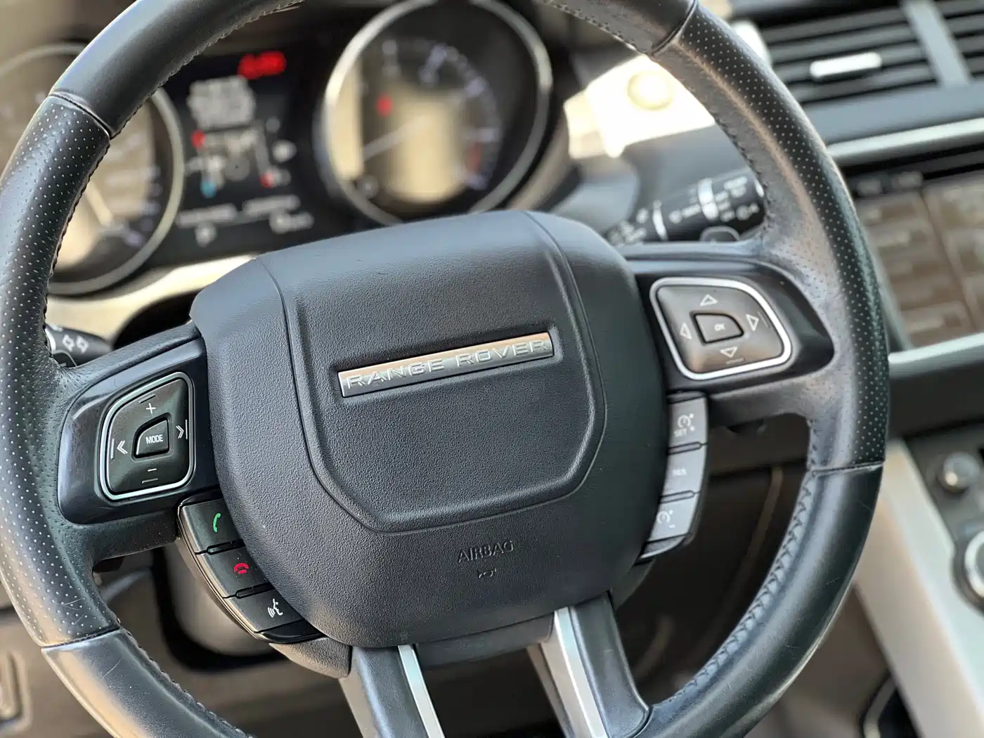 Land Rover Range Rover Evoque 2015 2.0T 5-Door Dynamic Edition фото 18