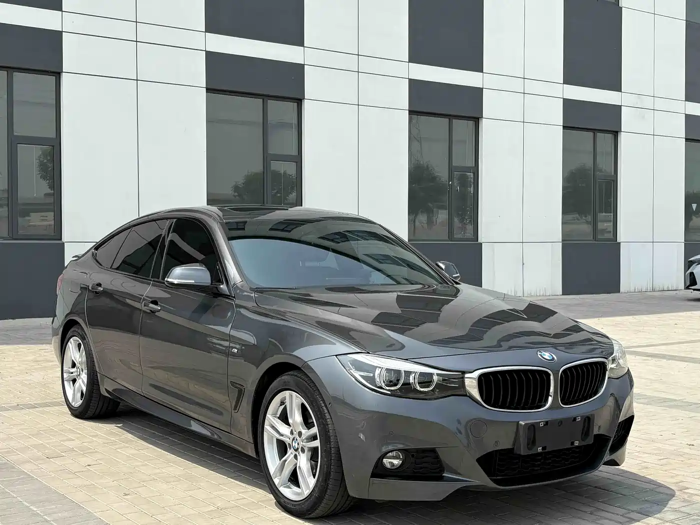 BMW 3 Series GT 2020 320i M Sport Package фото 2